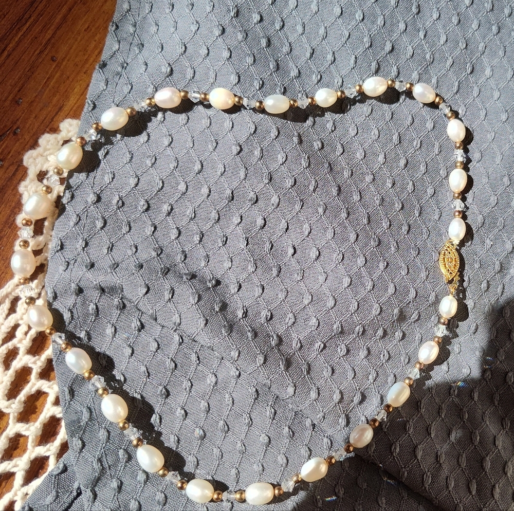 Vintage Elegant Pearl Necklace with Gold & Glass Bead Accents